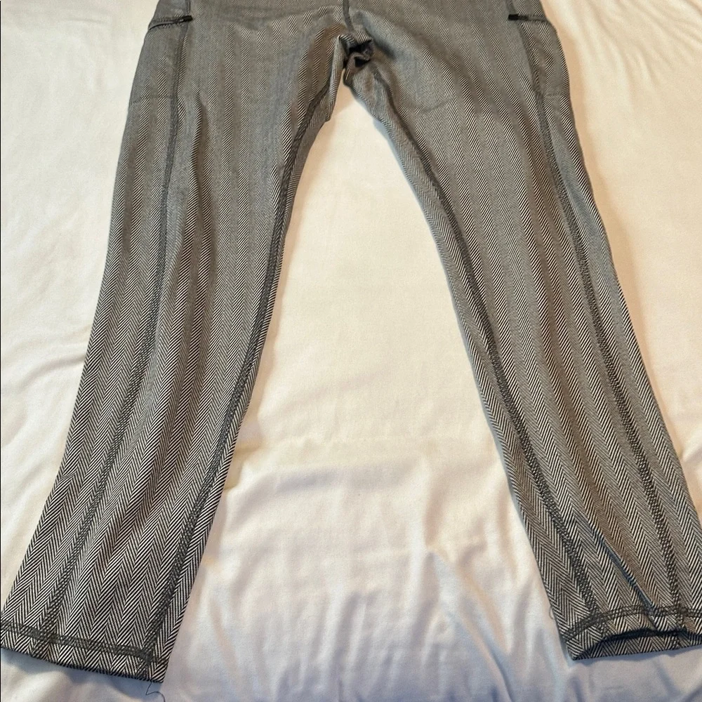 Zobha Black and White Herringbone Leggings